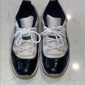 Low top retro jordan 11